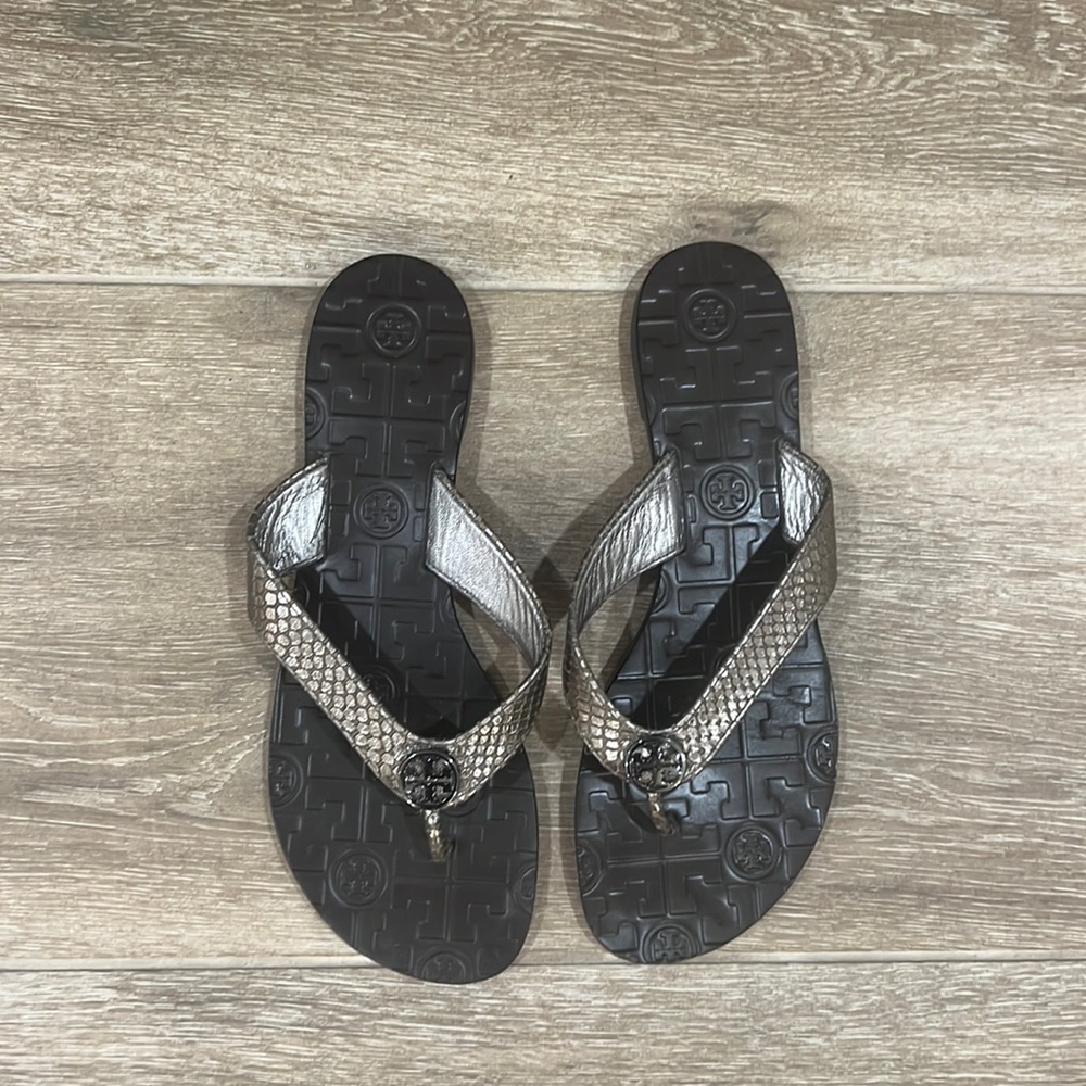 Tory Burch Monroe thong sandal size 7.